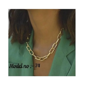 Colgante de acero inoxidable de alta calidad para hombres y mujeres, joyería de moda elegante perfecta para uso diario disponible para la venta - Product Image 1