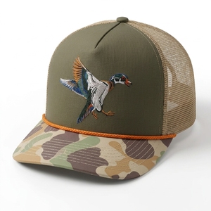 Casquette de baseball en toile à 5 panneaux personnalisée avec perforations découpées au laser, design sportif et tendance réglable pour l'été et les voyages en extérieur - Product Image 1