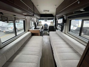 Camping-cars de luxe d'occasion CHEAP USED 2020 WINNEBAGOO1 BOLDT 70BL, Euro 5, 4-6 passagers, four à micro-ondes - Product Image 4