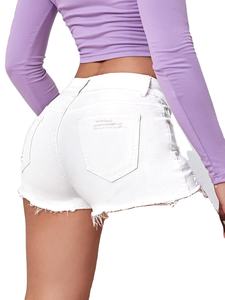 กางเกงยีนส์ขาสั้นสีขาวทรงตรงเอวสูงสไตล์วินเทจสำหรับผู้หญิง ยี่ห้อ Naimat Abbas Industries ล้างสีแบบแอซิดวอช ขาดเซอร์ๆ เป็นมิตรต่อสิ่งแวดล้อม 100% - Product Image 5