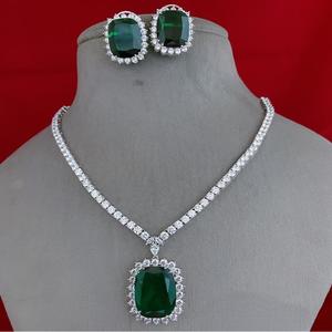 Conjunto de collar de diseñador con acabado plateado de la mejor calidad atractivo con pendientes para colección de ropa de boda para mujeres y niñas - Product Image 1