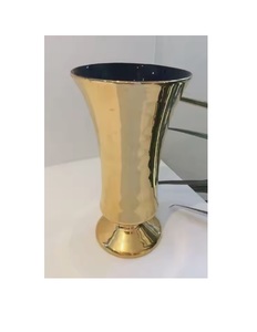 Vente en gros Vase à fleurs de luxe moderne de haute qualité sur base carrée Plateau de table de bureau Décoration intérieure Vase décoratif pour salon - Product Image 1