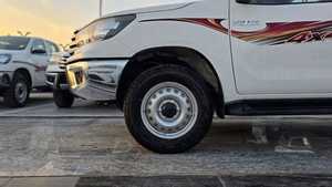 NUEVO TOYOTA HILUX 2026, Cabina Simple, Transmisión Manual, 2 Puertas, Motor de Gasolina 2.7L Turbo, Faros LED, SUV 200-250PS, Asientos de Cuero - Product Image 5