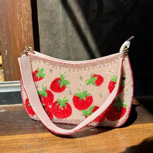 Bolso de Hombro con Cuentas de Fresa, Hecho a Mano en India, para Mujer, Bolso de Lujo para Fiesta de Noche, Bolso de Diseñador, Arte - Product Image 1