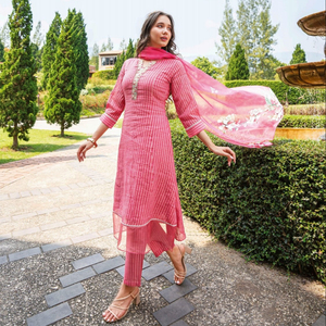 NOUVELLES DERNIÈRES BANDES EN COTON PUR AVEC PURE VISCOSE ORGANZA AVEC IMPRESSION NUMÉRIQUE A-LINE KURTI INDIEN AVEC PANTALON EN VENTE EN LIGNE - Product Image 2