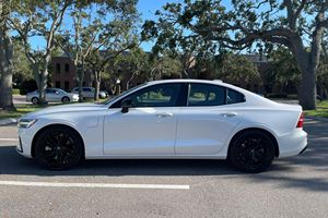 2023 วอลโว่ เอส 60 รีชาร์จ ที8 รุ่นแบล็ค อิดิชั่น เกียร์อัตโนมัติ เอกสารครบถ้วน ไม่มีประวัติอุบัติเหตุ ไมล์น้อย พร้อมส่ง - Product Image 3