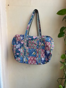 Bolsa de Mano Grande Acolchada Hecha a Mano con Diseño Floral, Duradera, de Lujo, Deportiva, Informal, de Algodón con Parches, Cierre de Cremallera, para Viajes de Fin de Semana - Product Image 5