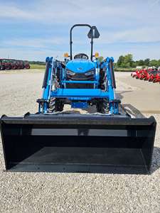 Tractor LS MT226HE 25HP HST 4WD Tractor de ruedas con bomba HST Motor Caja de cambios Cojinete Núcleo Componentes para alta productividad - Product Image 4