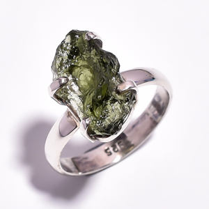 Anillo de punta de piedra preciosa de moldavita natural hecho a mano Plata de Ley 925 joyería al por mayor diseño personalizado para mujeres y niñas - Product Image 3