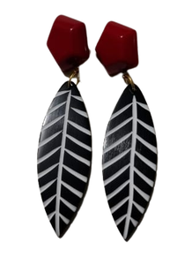 2025 nouvelle tendance boucles d'oreilles en corne de luxe pour les femmes moderne excellente conception à la mode motif tombé poli brillant boucle d'oreille - Product Image 6