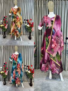 Nuevo festival de seda de algodón impreso saree con blusa de las mujeres indias desgaste sari mejor precio al por mayor surat - Product Image 6