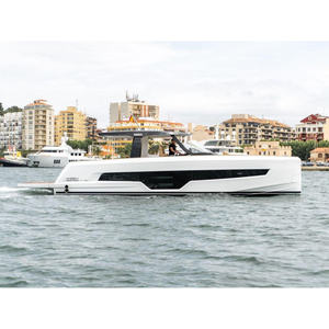 Yate a Motor con Consola Central Fjord 41XL, Crucero con Cabina - Product Image 3