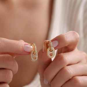 Pendientes de plata de ley 925 chapados en oro de 14 quilates con circonitas y diseño delicado para mujer, ideales para regalo. - Product Image 6