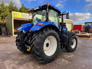Le plus récent tracteur multifonctionnel 176HP New Holland T7 210 avec cabine et climatisation - Product Image 3