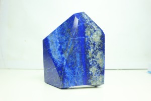 Piedra Preciosa Azul Natural con Corte Esmeralda en Forma de Pirámide, Tratada Térmicamente, Pulida, para la Elaboración de Joyas - Product Image 4