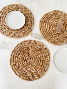 แผ่นรองน้ำผักตบชวาทรงกลมน่ารักเป็นมิตรต่อสิ่งแวดล้อมผลิตจากเวียดนามแผ่นรองจานทอสำหรับตกแต่งโต๊ะขายส่ง - Product Image 3