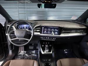 Voiture d'occasion fiable Audi Q4 e-tron Premium Plus 4 portes SUV AWD 2024 avec 55 km de autonomie - Product Image 2