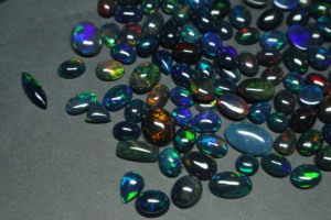 Lot de pierres précieuses Opale Noire Naturelle Bleu Feu Cabochon Ovale 11-17mm 420 Carat en vrac pour la fabrication de bijoux - Product Image 6
