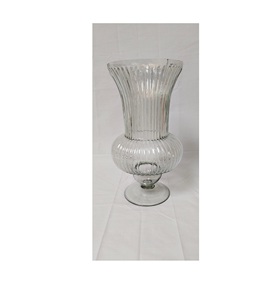 Jarrón de mesa real con urna de flores para eventos con acabado brillante con diseño floral grabado y jarrón de flores negro brillante para ajustes vintage - Product Image 1