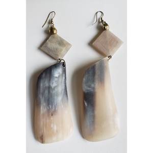 Top qualité corne de buffle couleur claire boucle d'oreille bouclée femme boucle d'oreille corne bijoux boucle d'oreille pour les femmes fête mariage utilisation bas prix - Product Image 6