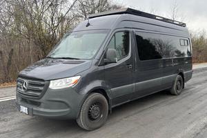 Brand New 2023 Mercee-des-Bee-nz Sprinter 2500 6.1-8L Turbo Diesel Automatic SUV with Sunroof LED Lights Airbags <b>TPMS</b> - Product Image 3
