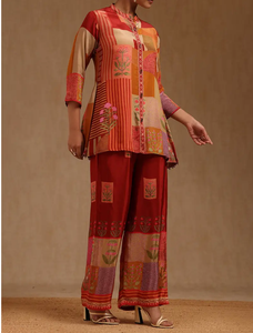 Robe de vêtements indienne et pakistanaise à imprimé patchwork rouge vif pour femme avec un design ethnique élégant - Product Image 2