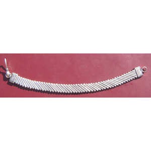 สร้อยข้อมือแฟชั่นสีเงินเรียบง่าย - Product Image 1