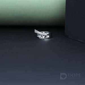 Superbe bague unisexe en moissanite fantaisie multi-formes, designs uniques et brillants en acier inoxydable, certifiée IGI, idéale pour les mariages et les fêtes. - Product Image 3