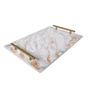 Plateau en résine blanche de haute qualité avec poignées dorées, parfait pour servir des collations et un style de cuisine moderne - Product Image 1