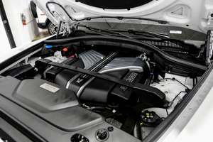 Increíble Rolls-Royce Cullinan Black Badge AWD 2023 en perfecto estado, con poco kilometraje, disponible en stock, ofrecido a una oferta fantástica. - Product Image 3