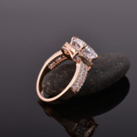 Bague de fiançailles en or rose 18 carats ronde taille brillante diamant CZ bijoux de mode ensemble de bagues de fiançailles de mariage à bas prix