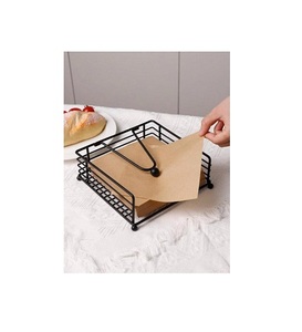 Soporte de pañuelos de hierro de inspiración vintage de bajo costo con un intrincado diseño antiguo para uso en baño, cocina o mesa de comedor - Product Image 2