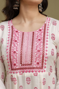 Kurta Anarkali plissé en forme de A à imprimé floral ethnique et broderie miroir, kurta Anarkali en rayonne imprimé Ikat pour femmes - Product Image 6