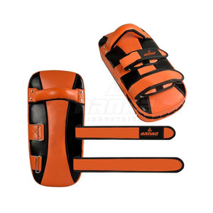 Kick Shield con correas seguras y acolchado de espuma suave para una práctica segura de golpes - Product Image 1