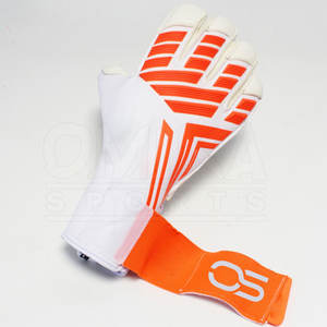 Guantes de fútbol de portero profesionales personalizados al por mayor diseño de cuero protector para entrenamiento deportivo - Product Image 2
