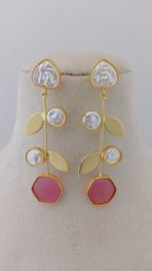 Ensemble de boucles d'oreilles contemporaines Kundan Leaf Drop Produit en vrac au toucher unique et artistique Design personnalisé pour femmes et filles - Product Image 6