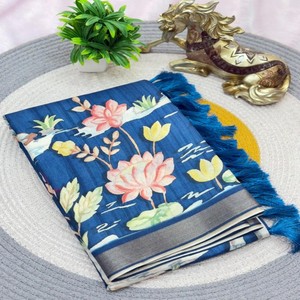 Sari de Seda Manipuram VASTRA COTTAGE con Estampados Pichwai, Borde Dorado con Zari, Pallu Pichwai con Estampado Digital, Borlas y Blusa en Contraste - Product Image 1