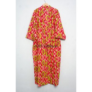 Kimono de algodón con estampado floral hecho a mano, cuello en V, diseño sencillo y estampado floral con técnicas tradicionales para ropa de noche. - Product Image 1