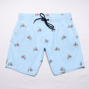 Logo personnalisé Short de sport pour homme Short de plage élastique décontracté en polyester tendance avec caractéristiques taille basse respirante et séchage rapide - Product Image 3