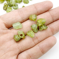 Perles de pierre brute de péridot naturel de 8-10mm percées en gros de pierres précieuses brutes pour la fabrication de bijoux