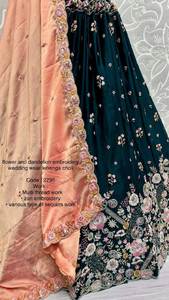ชุดแต่งงาน lehenga choli กับดอกไม้และเย็บปักถักร้อยดอกแดนดิไลออน - Product Image 2