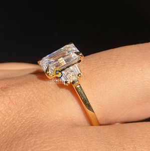 Attractive Designer 3 Ct Emerald Cut Trois Stone Cluster Bague de fiançailles pour les femmes en argent sterling 925 - Product Image 3