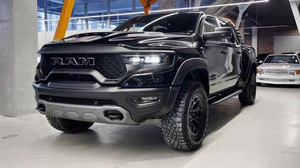 RAM 1500 TRX 4x4 Crew Cab 2024 d'occasion en excellent état, sièges en cuir, conduite à gauche, caméra de recul, 75001-100000 milles, écran tactile - Product Image 3