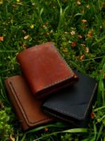 Portefeuille court à trois volets en cuir véritable fait main pour homme, anti-vol, vintage, avec blocage RFID, fermeture ouverte, couleur personnalisable, haute qualité
