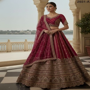 Traje de Novia Gadhwal de Seda con Bordado Múltiple, Lehenga Choli, Moda Femenina, Fabricante de Surat a Precio de Mayoreo - Product Image 1