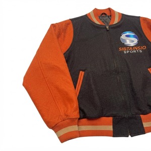 Chaqueta de Lana Personalizada de Alta Calidad, Estilo Letterman, Color Negro y Naranja, Cuerpo de Lana, Mangas de Piel de Oveja, Cierre de un Botón, para Invierno - Product Image 3