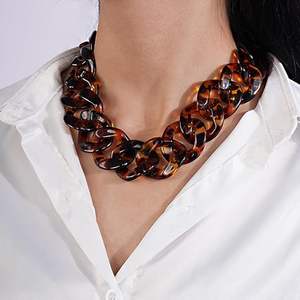 Cadena de eslabones de resina, amada por los artesanos de joyería y los estilistas de moda, diseñada para las tendencias de la joyería, fácil de usar. - Product Image 4