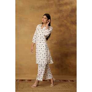 Conjunto de Kurta Clásico con Estampado de Puntos Blancos, Tela Crepé, Manga Tres Cuartos, Blusa de Uso Diario con Decoración de Abertura Lateral - Product Image 1