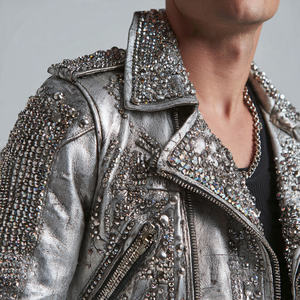 Letterman Veste de motard cloutée argentée pour hommes OEM Vestes en cuir à strass pour hommes Vêtements de mode d'hiver Veste cloutée argentée pour hommes - Product Image 3