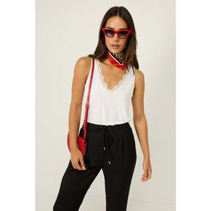 Blusa sin mangas con detalles de encaje - Product Image 1